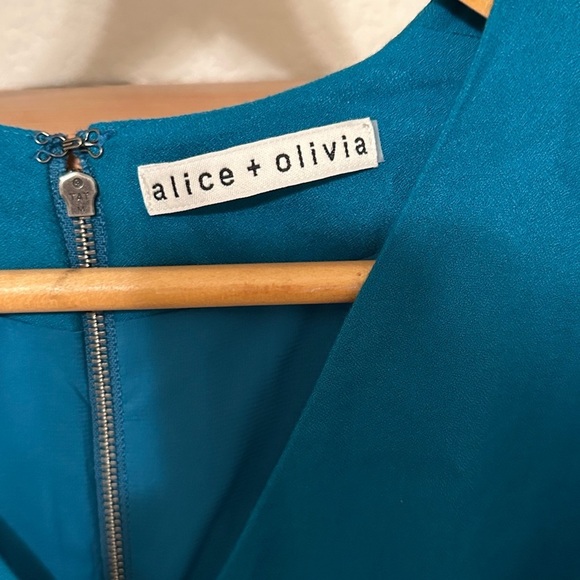 Alice + Olivia Adrianna Short Sleeve Faux Wrap Dress in Dark Turquoise Size 4 - Picture 6 of 10